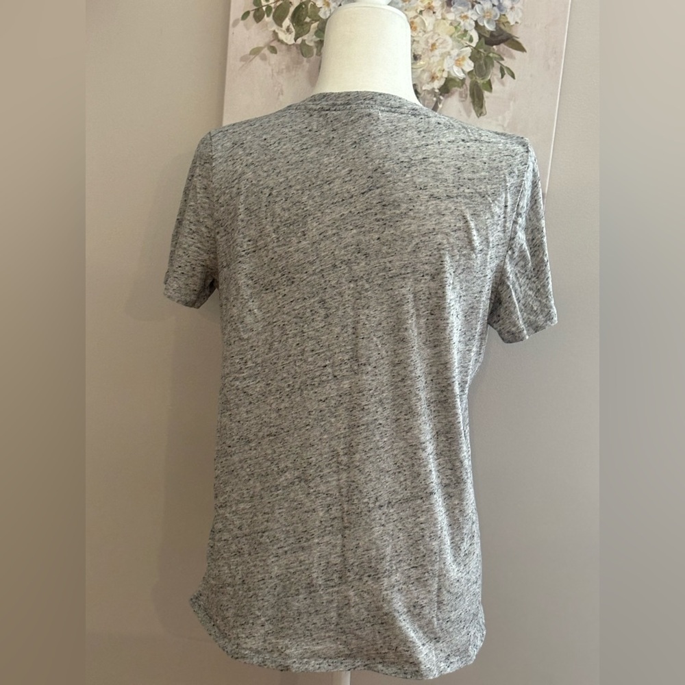 💗CLOSET CLEAR OUT💗
PINK Grey T shirt🤍
Size Medium - Picture 3 of 3